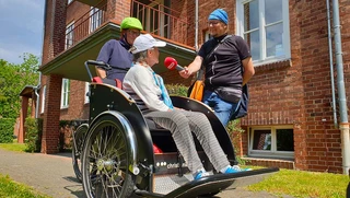 Malteser Rikscha bei Radio SAW